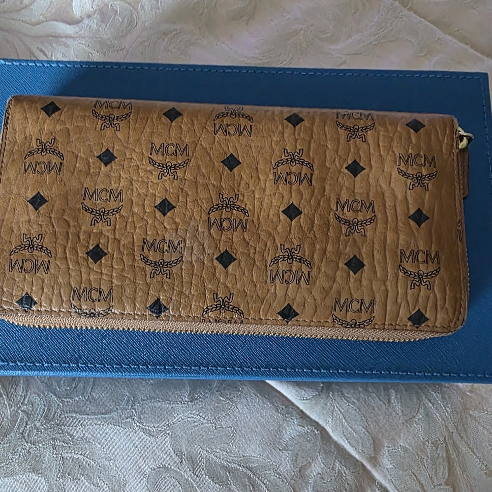 MCM Original Zipped Wallet